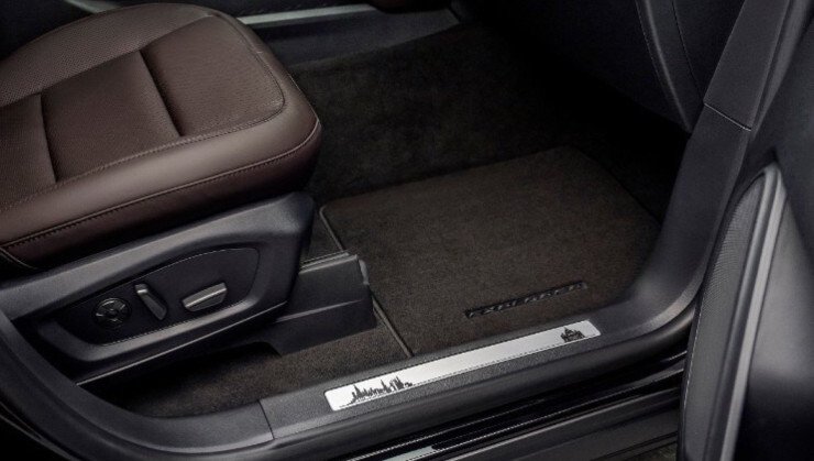 O skyline da cidade esta bordado no estofado e presente nas soleiras