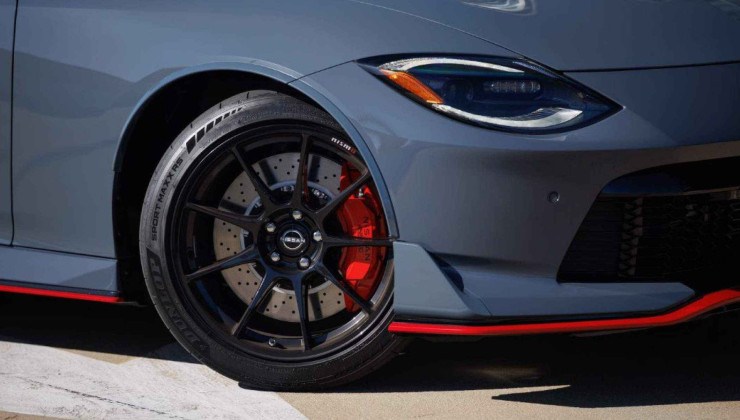 Al&eacute;m do c&acirc;mbio manual, o esportivo traz freios do GT-R