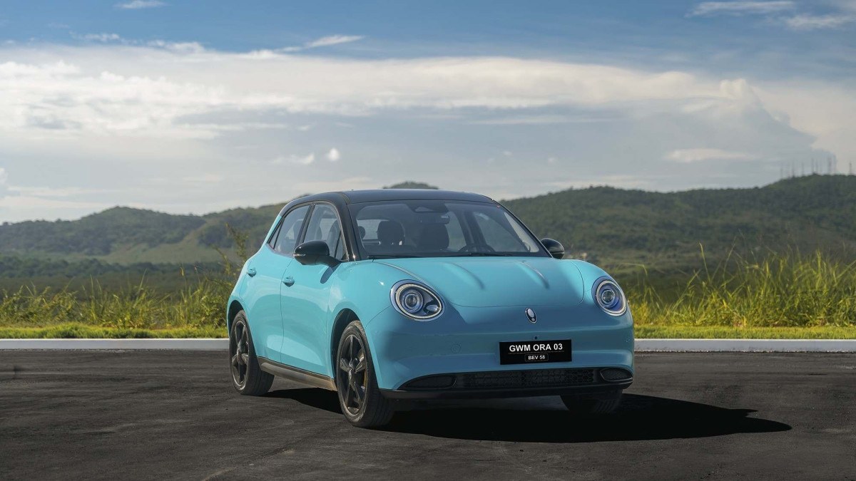 O ORA 03 BEV58 na nova cor Azul Electric, uma das adi&ccedil;&otilde;es que ampliam as op&ccedil;&otilde;es de personaliza&ccedil;&atilde;o para o hatch el&eacute;trico.