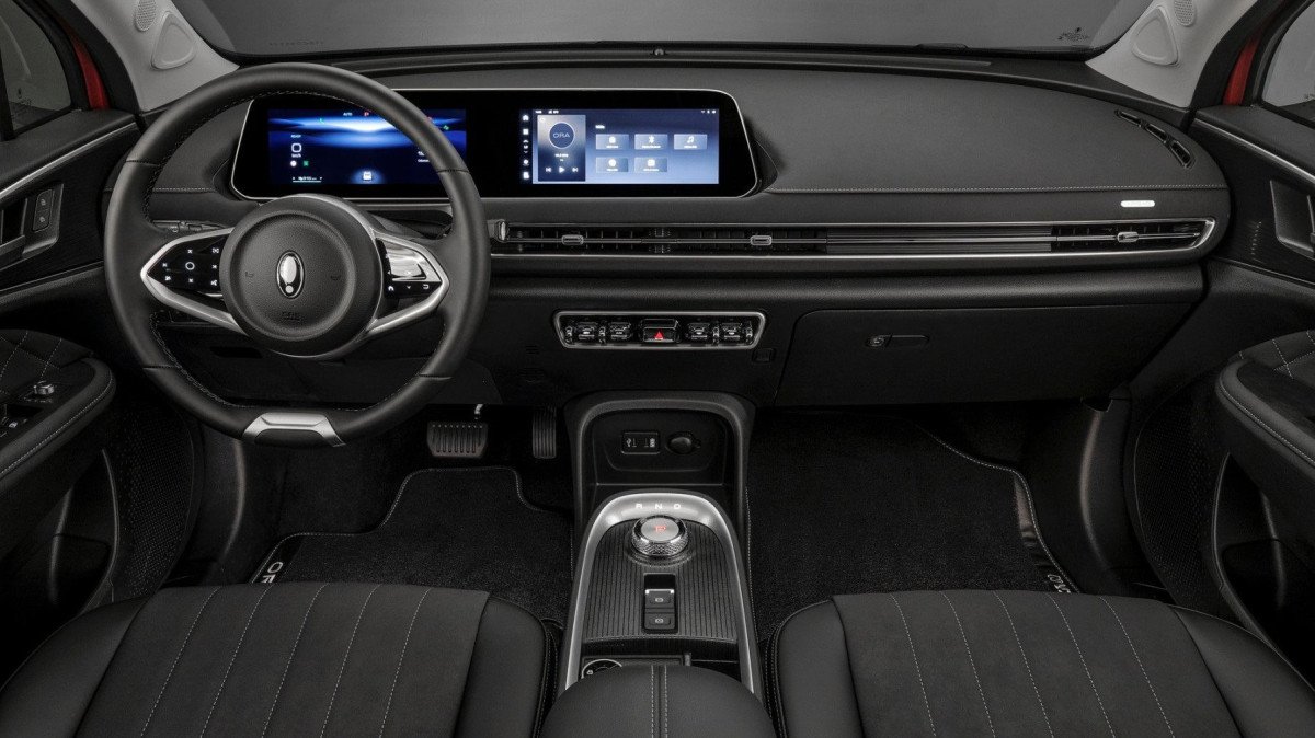 O ORA 03 tem sete airbags, freios ABS com EBD e c&acirc;mera 360&deg;. O pacote de seguran&ccedil;a tamb&eacute;m inclui alerta e frenagem aut&ocirc;noma de emerg&ecirc;ncia, que reconhece pedestres, motociclistas e ciclistas.