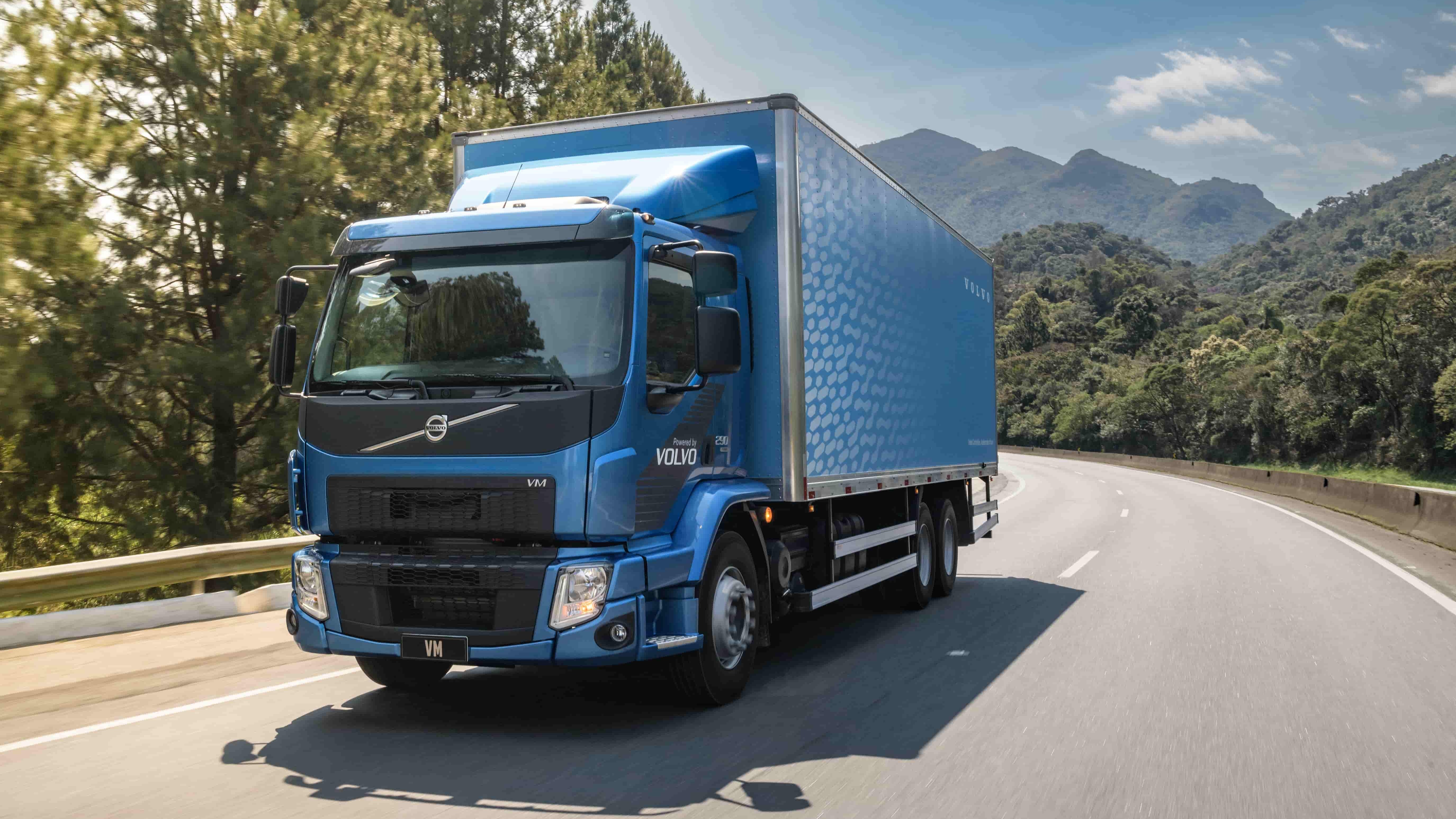 Caminh&otilde;es Volvo VM est&atilde;o dispon&iacute;veis com taxas de juros de 0,99% ao m&ecirc;s para motoristas aut&ocirc;nomos no programa 'Move Brasil'. -  (crédito: Divulga&ccedil;&atilde;o/Volvo)