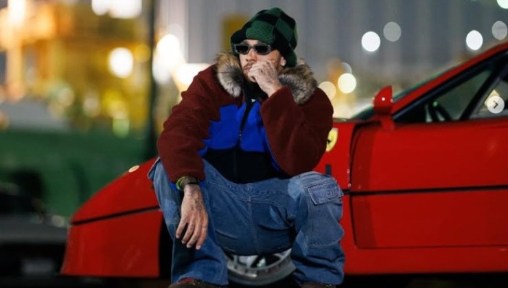 Lewis Hamilton posa em frente ao F40 -  (crédito: Reprodução/Instagram)