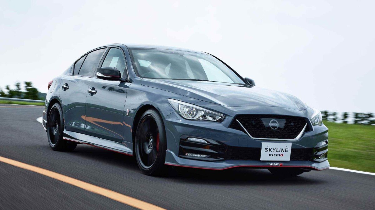 O Nissan Skyline é um sedan com pegada esportiva, que teve poucas mudanças nos últimos 12 anos