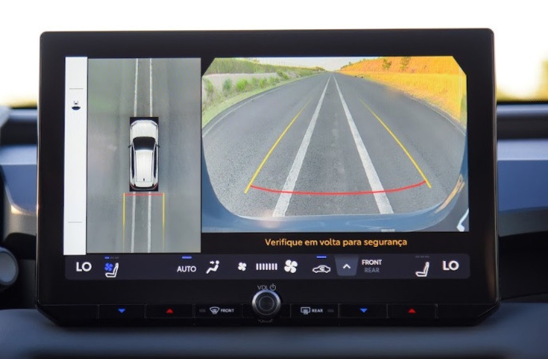 Central multim&iacute;dia do Toyota RAV4