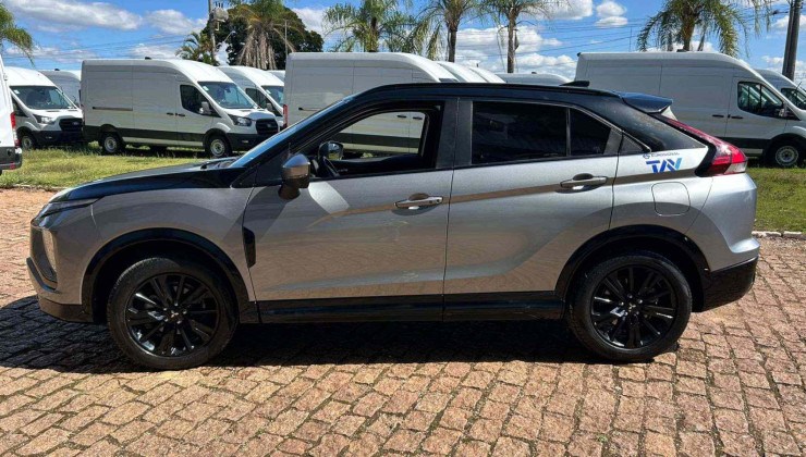 O Eclipse Cross foi transformado em uma viatura descaracterizada