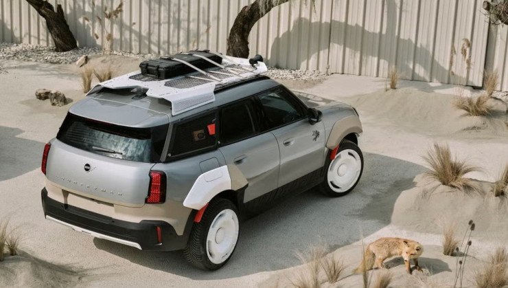 O modelo se transforma em uma caixa de de som sobre 4 rodas