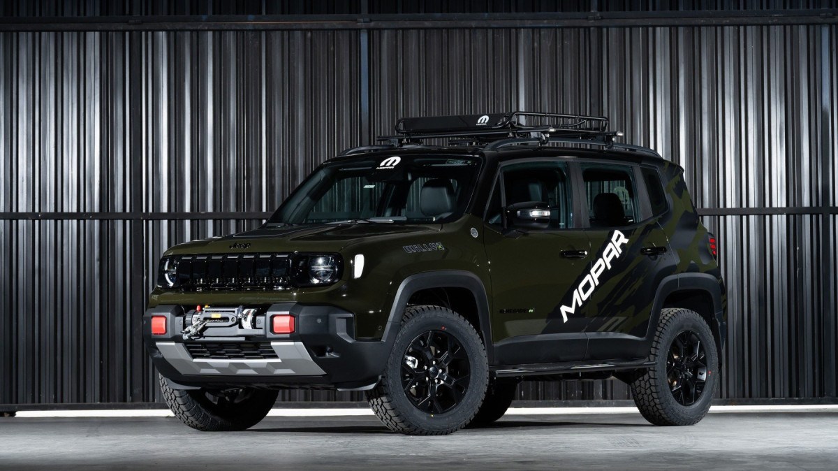 Jeep Renegade costumizado com acessórios Mopar