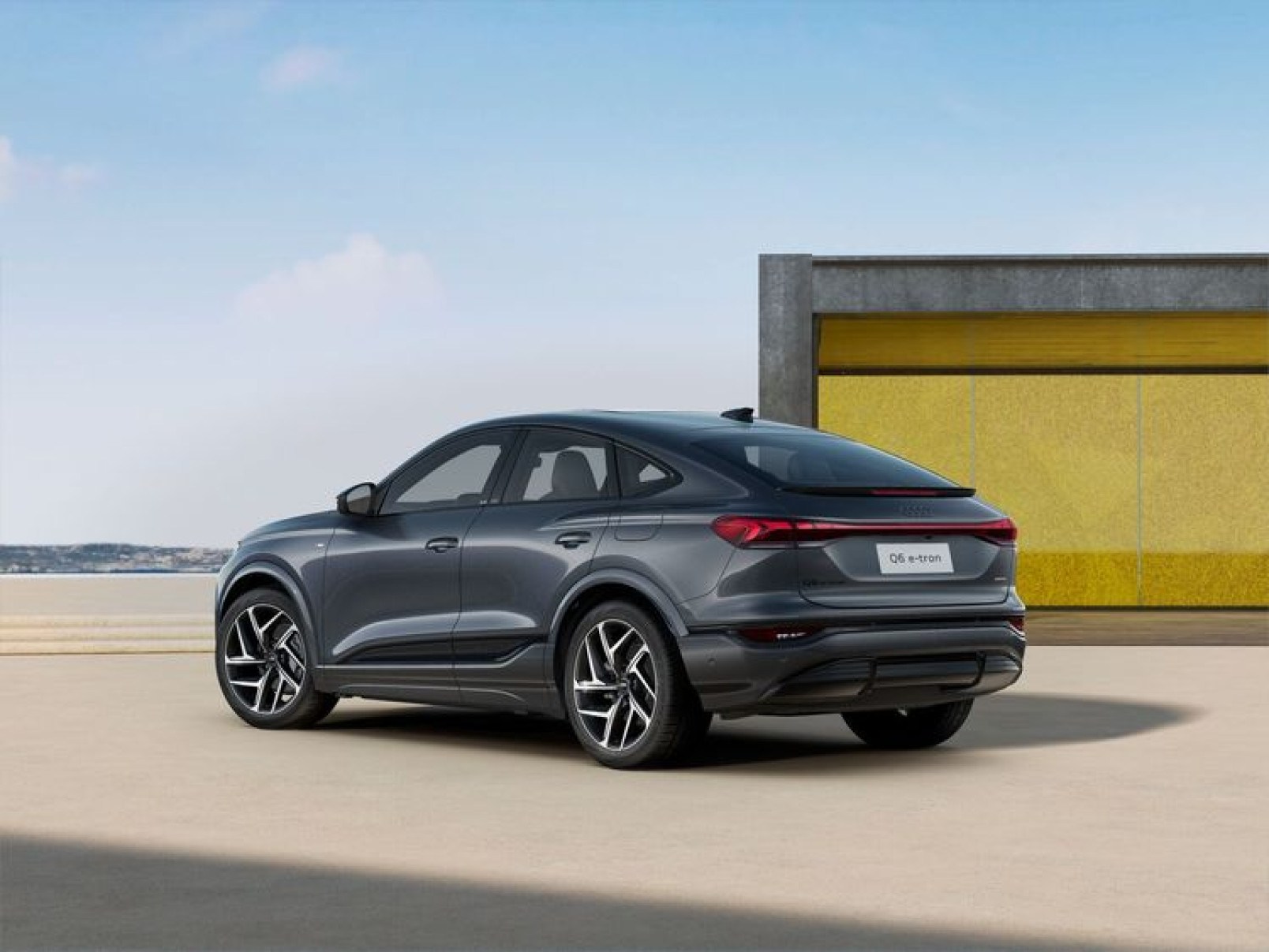 Audi Q6 Sportback e-tron de lado