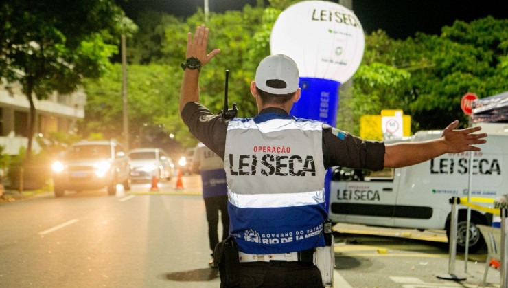 A proposta prevê multas muito mais altas e suspensão prolongada da CNH -  (crédito: Reprodução/Secretaria do RJ)