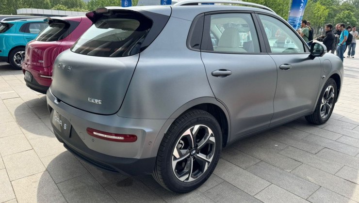 Apesar de na China o modelo ter uma vers&atilde;o h&iacute;brida e outra a combust&atilde;o, no Brasil o Ora 5 ser&aacute; 100% el&eacute;trico