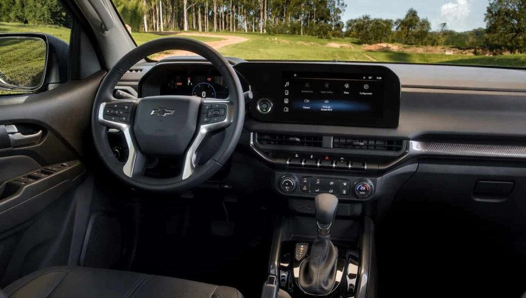 Interior de S10 e Trablazer contam com painel digital de 8 polegadas e multim&iacute;dia de 11"