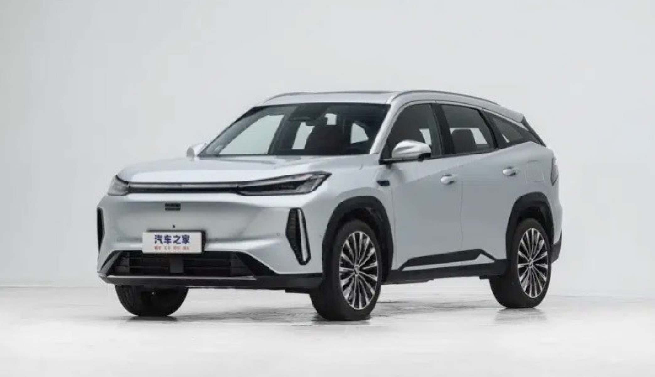 Geely fatura R$ 763 milhões com novo SUV em apenas 12 horas de vendas