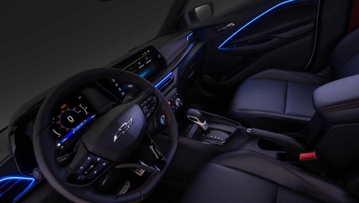 Interior do Novo Chevrolet Sonic com ilumina&ccedil;&atilde;o vendida como acess&oacute;rio -  (crédito: Divulga&ccedil;&atilde;o)