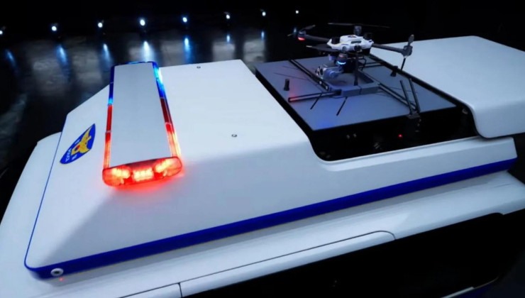 A van transporta um drone utilizado para vigil&acirc;ncia