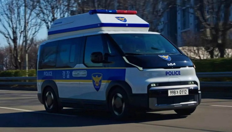 Kia PV5, transformada em uma van da polícia da Coreia do Sul -  (crédito: KNPA/Divulgação)