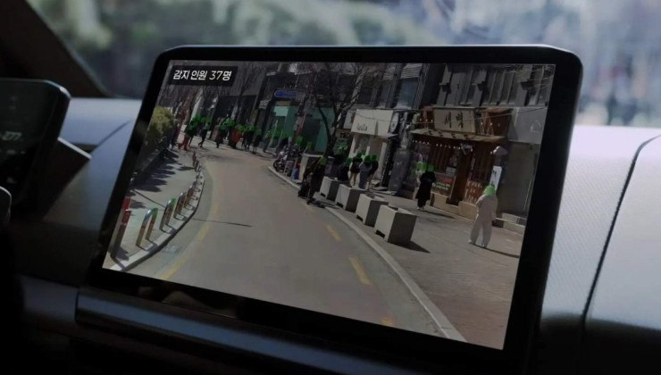 As imagens s&atilde;o transmitidas imediatamente para a central multim&iacute;dia da van