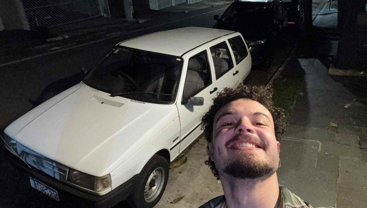 A felicidade estampada no rosto de quem havia acabado de comprar seu primeiro carro