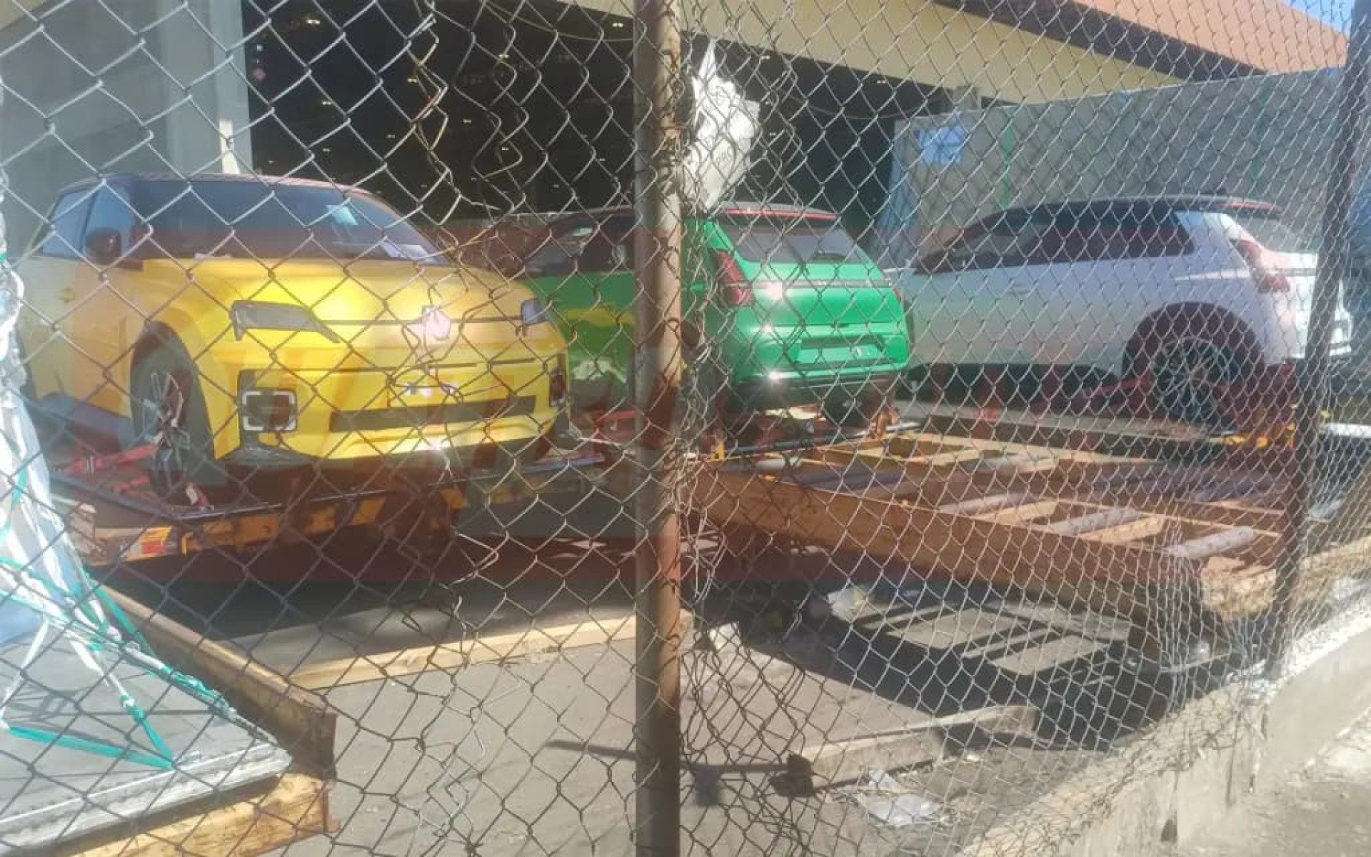 Tr&ecirc;s unidades do Renault 5 no Aeroporto de Viracopos