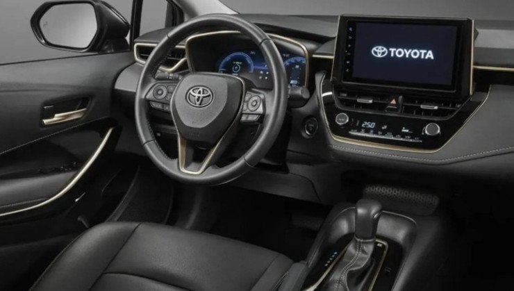 O interior permanece igual ao original, assim como os motores