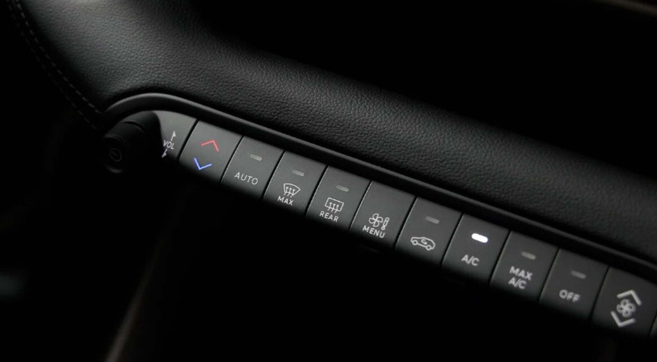 Jeep Avenger tem interior revelado 