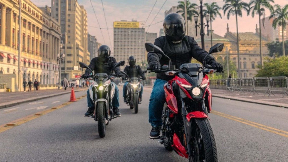 Bajaj realiza evento na cidade de São Paulo
