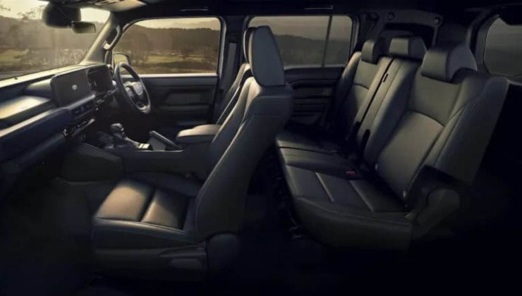 Toyota Land Cruiser FJ aposta em bancos traseiros elevados
