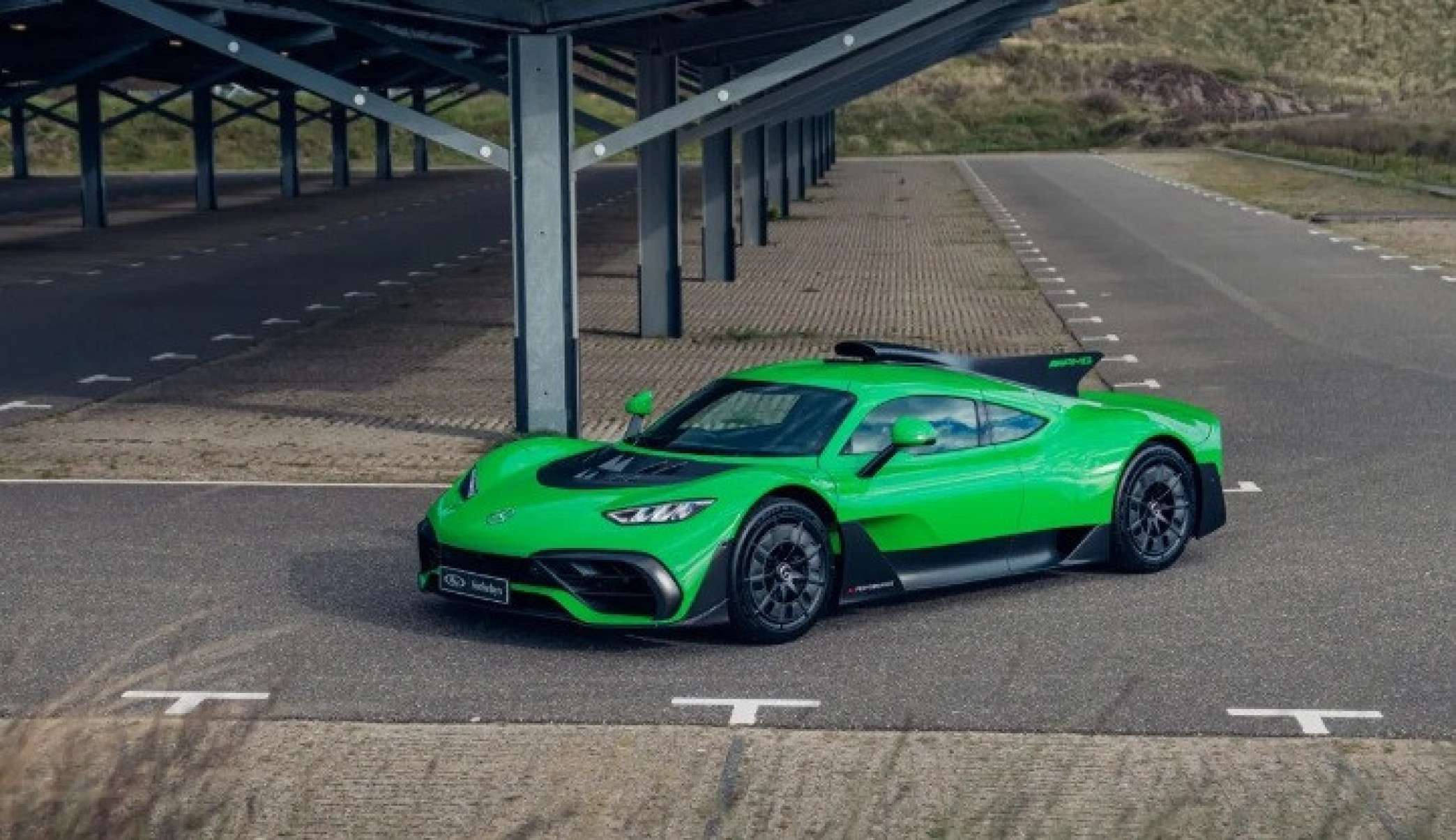 Mercedes com motor de F1 roda 180 km e já exige manutenção de R$ 200 mil