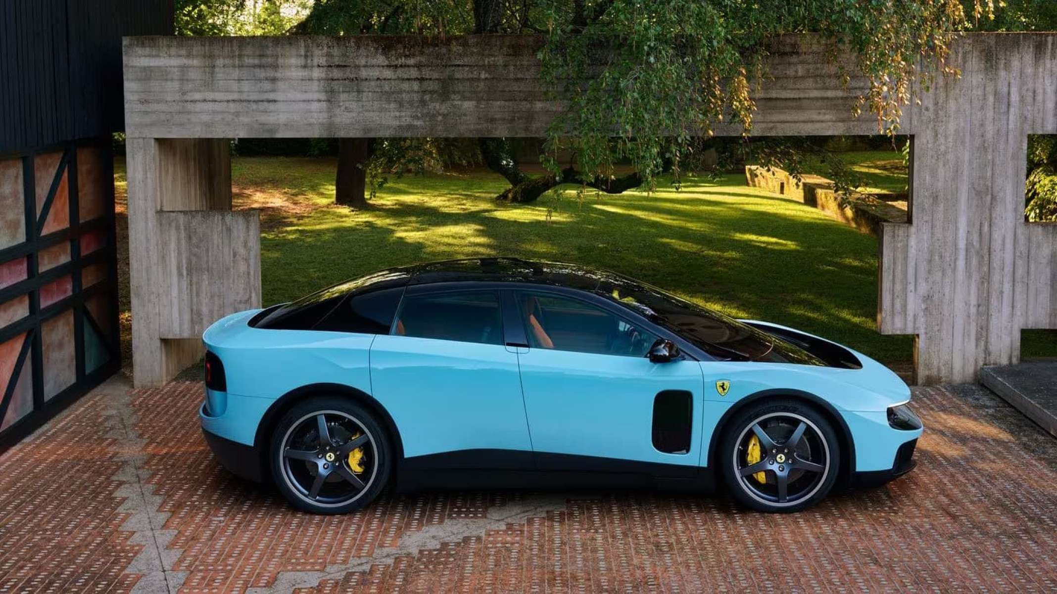 Nissan entra na onda e provoca Ferrari após estreia do Luce