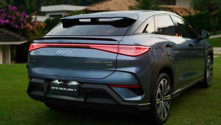 BYD Sealion7 