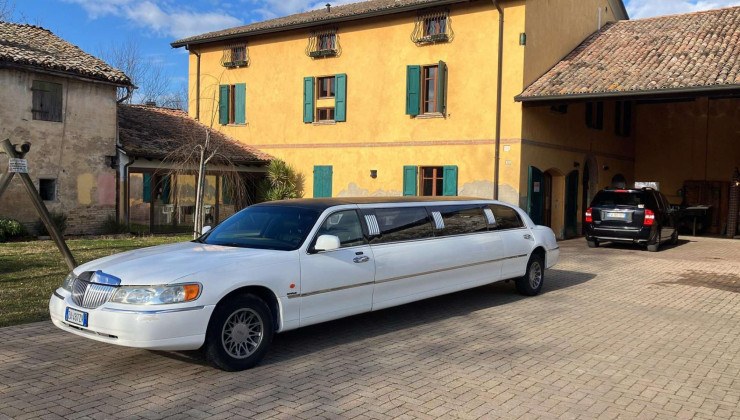 Lincoln Town Car Limousine