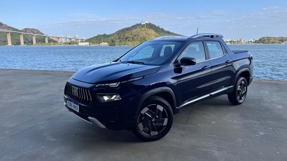 Fiat Toro chega com ADAS de s&eacute;rie e duas vers&otilde;es MHEV a partir de R$ 197 mil