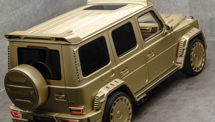 A G63 foi toda pintada na cor dourado, para parecer que &eacute; de ouro