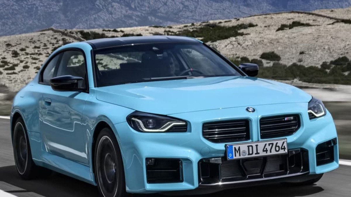 BMW M2 xDrive na cor Borusan Turkish Blue