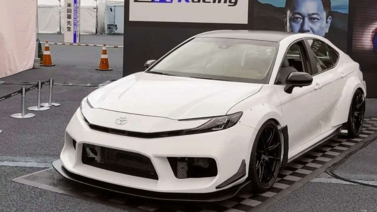 Toyota cria Camry com motor sete cilindros e cerca de 700 cv
