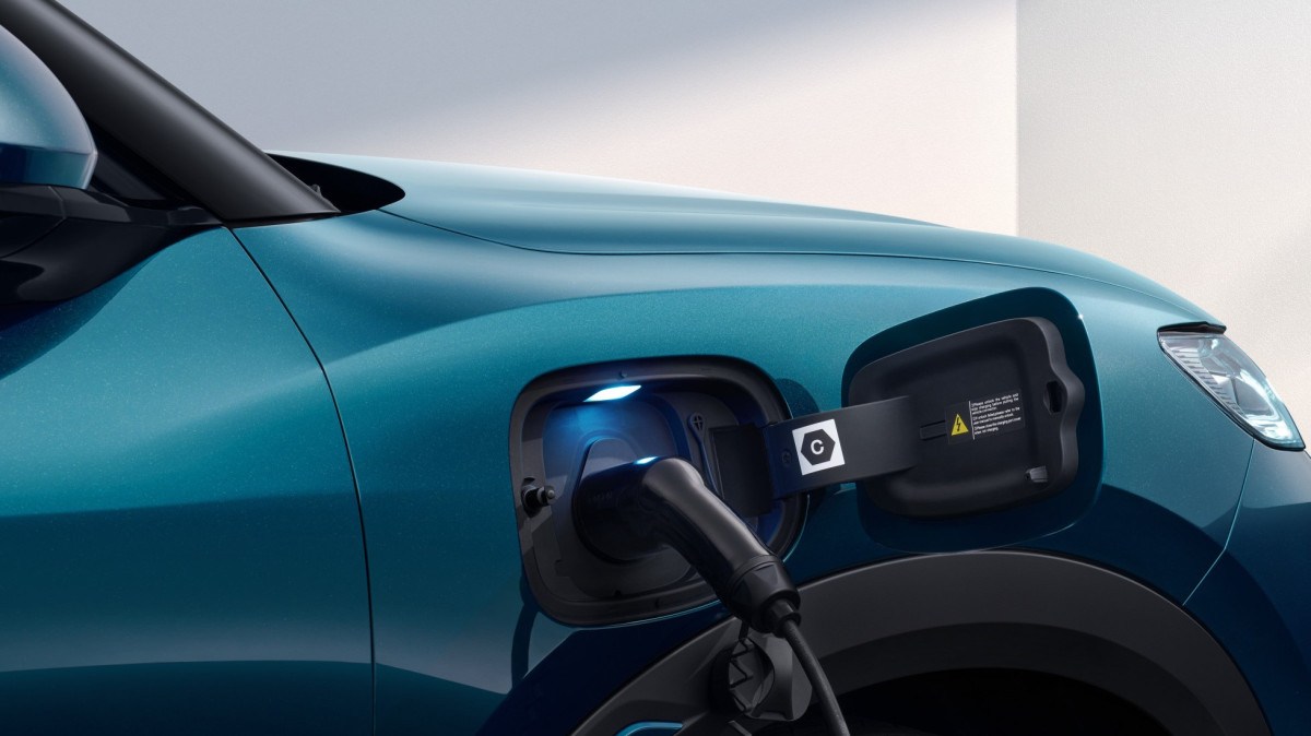 Tomada de recarga do sistema elétrico