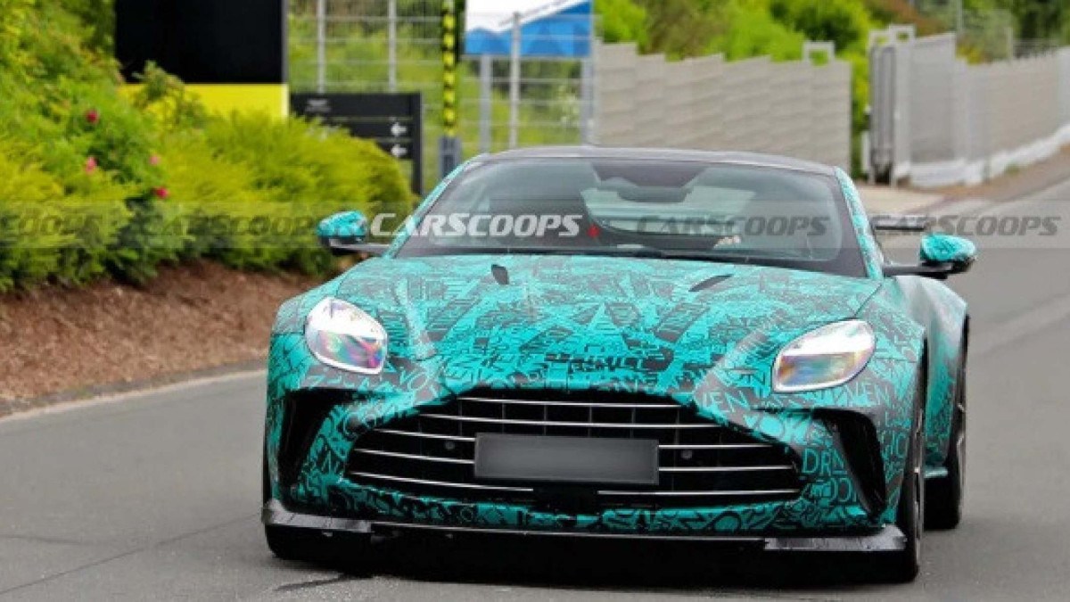 Aston Martin Vantage visto de frente