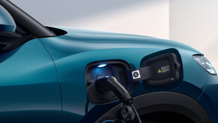 Tomada de recarga do sistema elétrico -  (crédito: Divulgação/BYD)