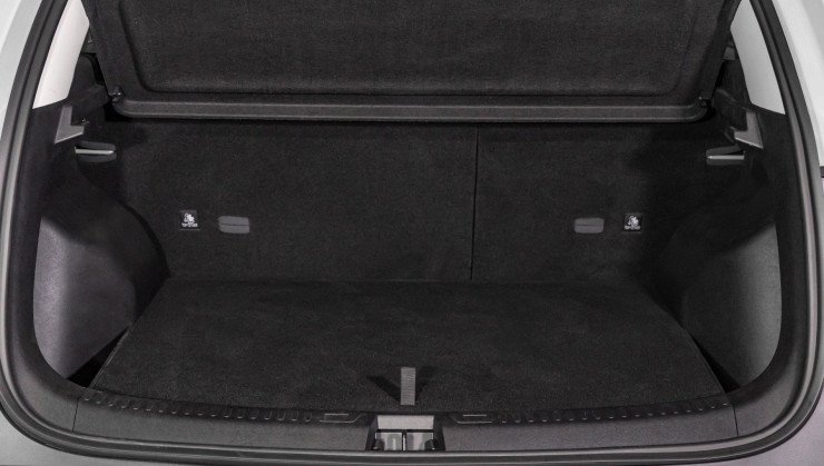 O porta-malas tem capacidade de 455l