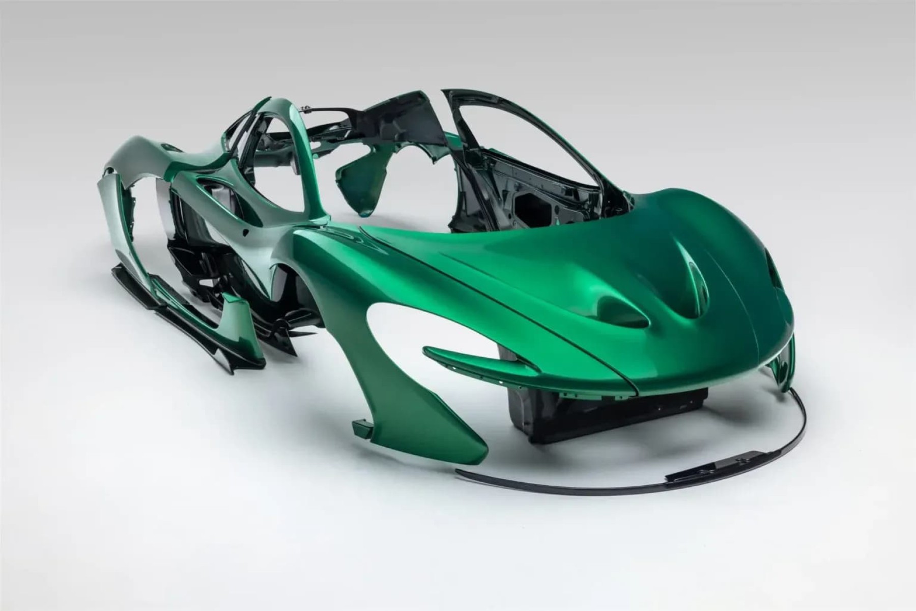 Carroceria de McLaren P1 é vendida por mais de 1 milhão de reais