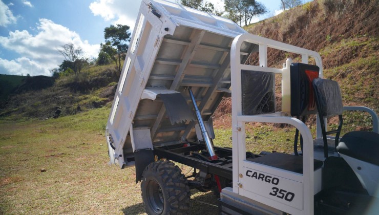 O Cargo 350 tem tra&ccedil;&atilde;o 4x4 e capacidade de carga de 800kg