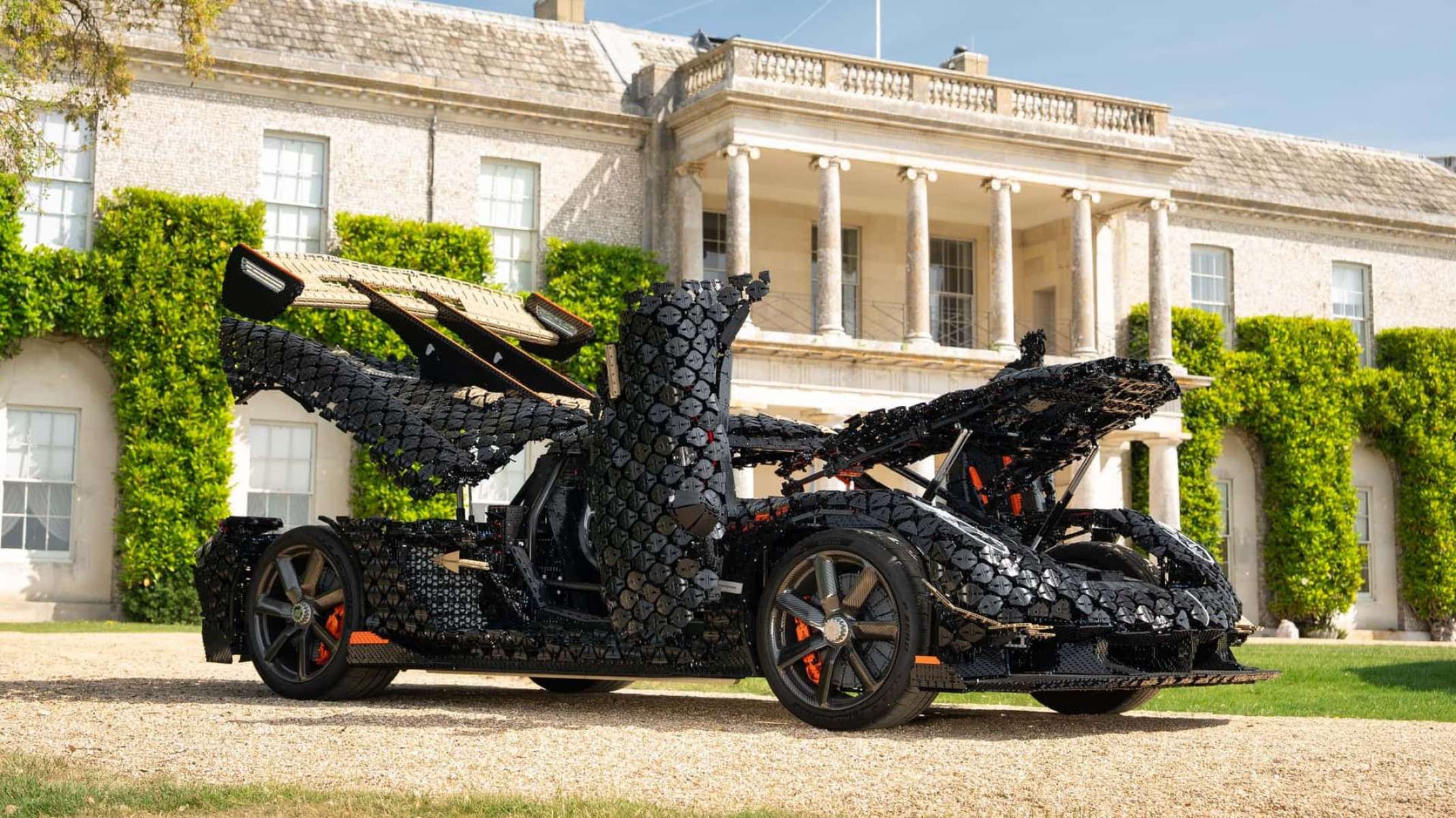 Lego cria Koenigsegg em tamanho real que chega a 111 km/h