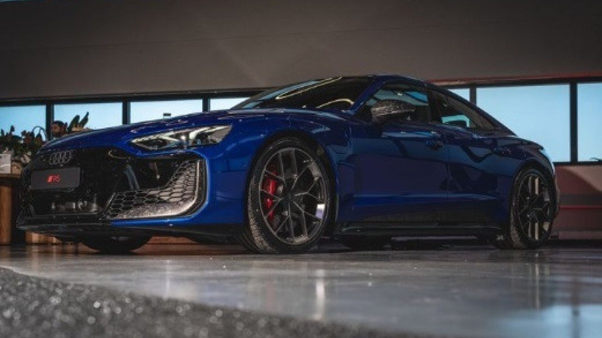 Audi RS e-tron GT Performance azul