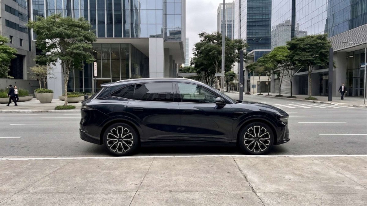 O SUV elétrico Zeekr 7X Premium, disponível em pré-venda no Brasil, é destaque da expansão da marca no mercado.