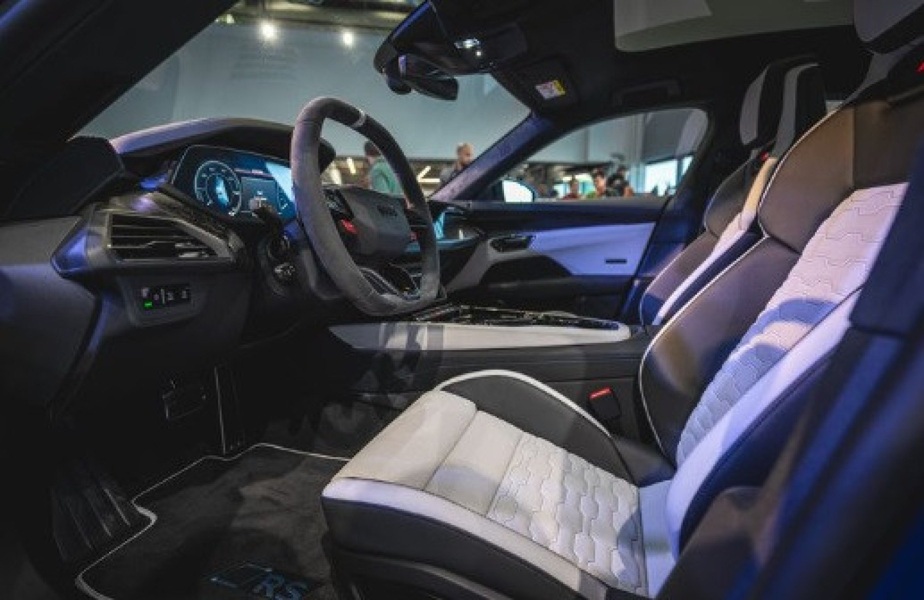 Audi RS e-tron GT Performance azul