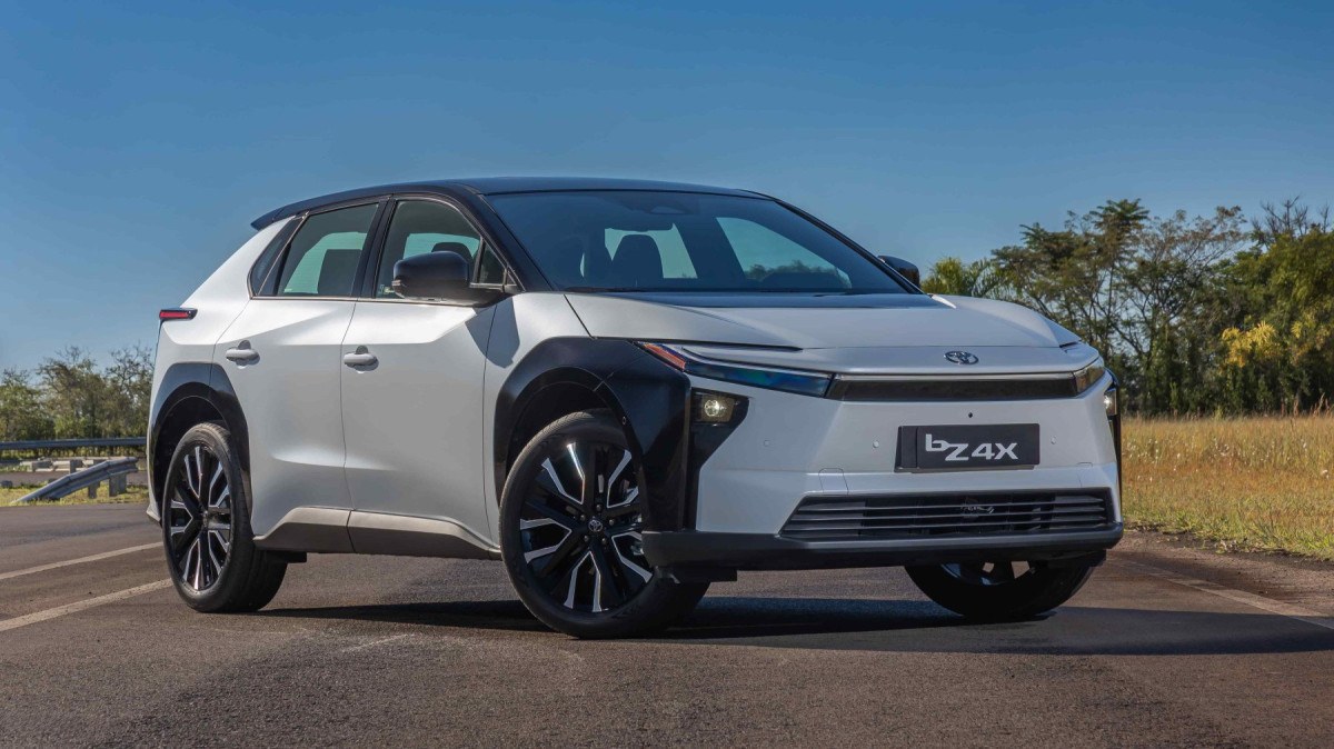 Toyota bZ4X chega para inaugurar nova era de eletrificação da marca no país