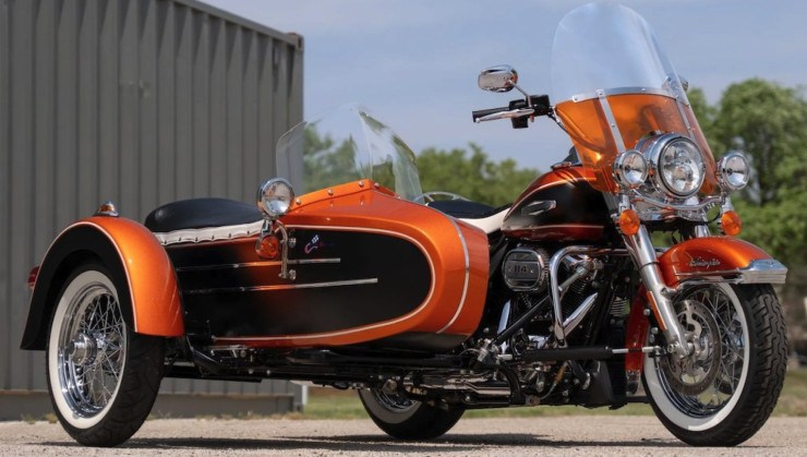 Moto com sidecar acoplado