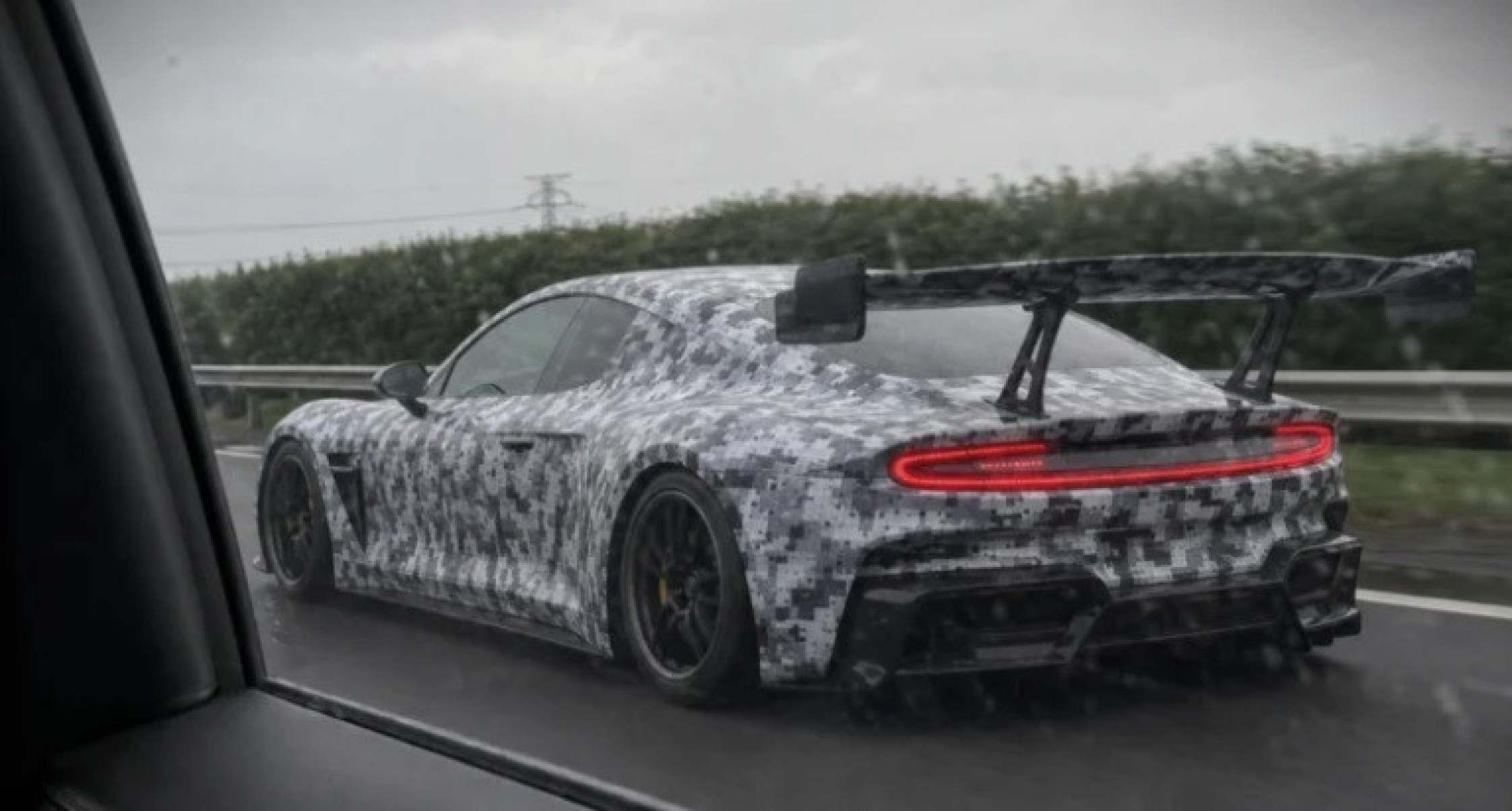 Supercarro da Xiaomi aparece em fase de testes
