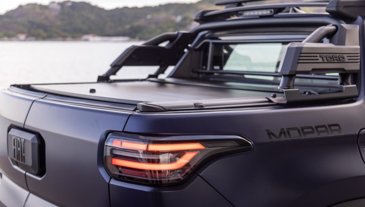 Capota el&eacute;trica r&iacute;gida e barra de seguran&ccedil;a Fiat Toro