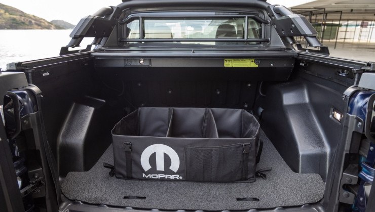 Tapete de ca&ccedil;amba e bolsa porta objetos para a Toro