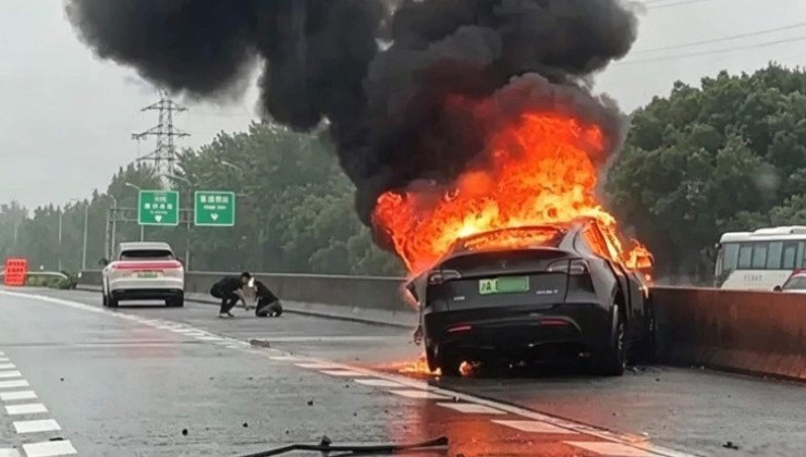 Acidente envolvendo carro da Tesla na China amplia debate sobre segurança de carros elétricos -  (crédito: Reprodução/Toutiao)